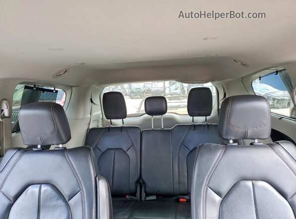 2C4RC1BG1LR176497 2020 CHRYSLER PACIFICA Gray Rear seats view