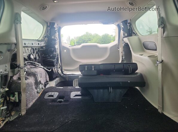 2C4RC1BG1PR506113 2023 CHRYSLER PACIFICA Silver Widok tylnych siedzeń