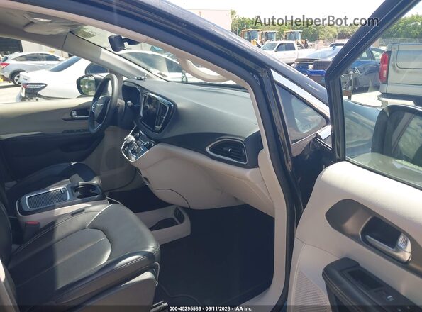 2C4RC1BG1PR571981 2023 CHRYSLER PACIFICA Black Front interior view