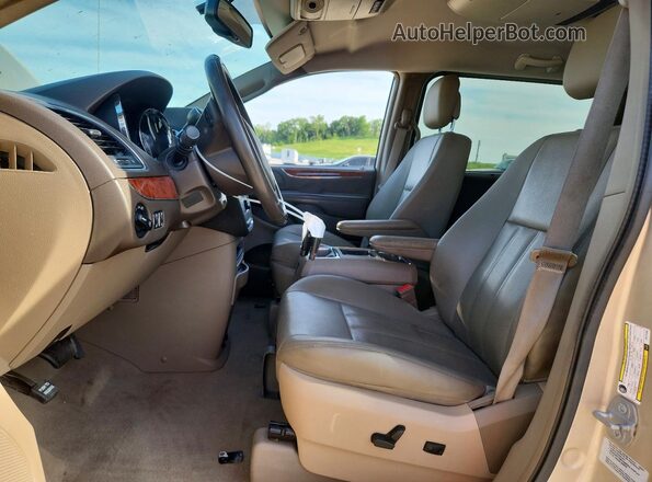 2C4RC1BG2GR174408 2016 CHRYSLER TOWN Beige Вид салону спереду