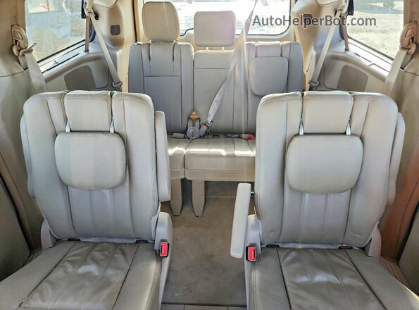 2C4RC1BG2GR174408 2016 CHRYSLER TOWN Beige Вид задніх сидінь