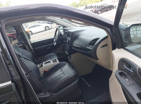 2C4RC1BG2GR208654 2016 CHRYSLER TOWN & COUNTRY Black Front interior view