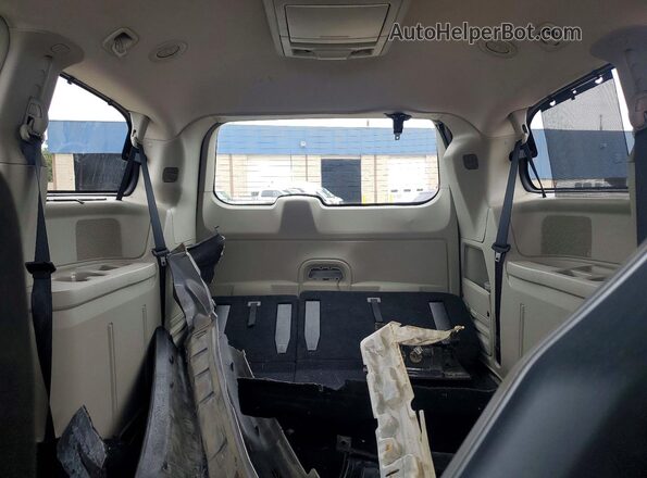 2C4RC1BG2GR233506 2016 CHRYSLER TOWN Серебряный Вид задних сидений