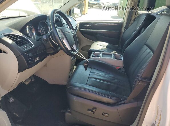 2C4RC1BG2GR279918 2016 CHRYSLER TOWN White წინა სალონის ხედი