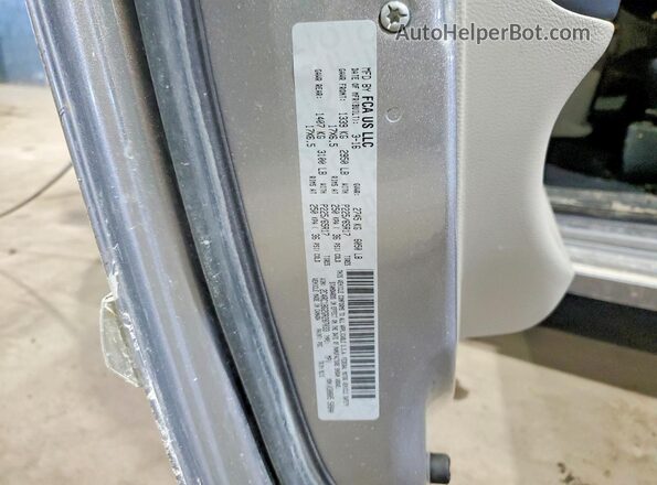 2C4RC1BG2GR287033 2016 CHRYSLER TOWN Silver 