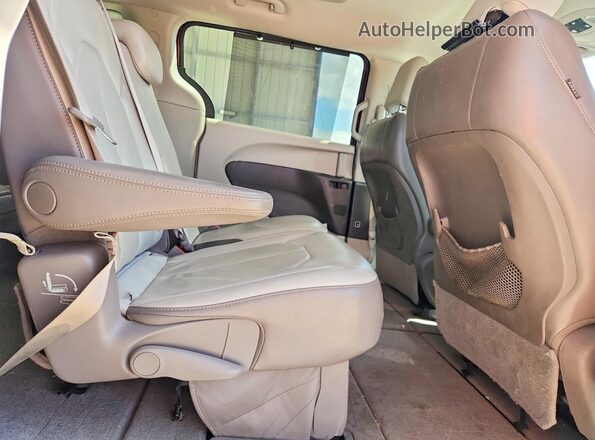 2C4RC1BG2HR542409 2017 CHRYSLER PACIFICA Burgundy Widok wnętrza z tyłu
