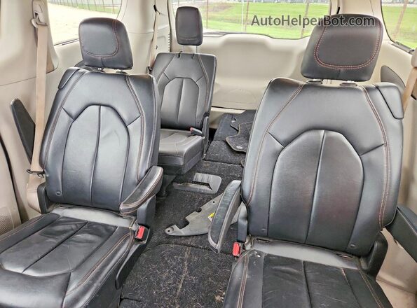 2C4RC1BG2HR777117 2017 CHRYSLER PACIFICA Серебряный Вид задних сидений