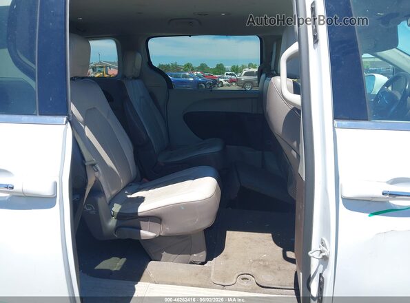 2C4RC1BG2JR142517 2018 CHRYSLER PACIFICA Белый Вид наклейки с VIN-кодом