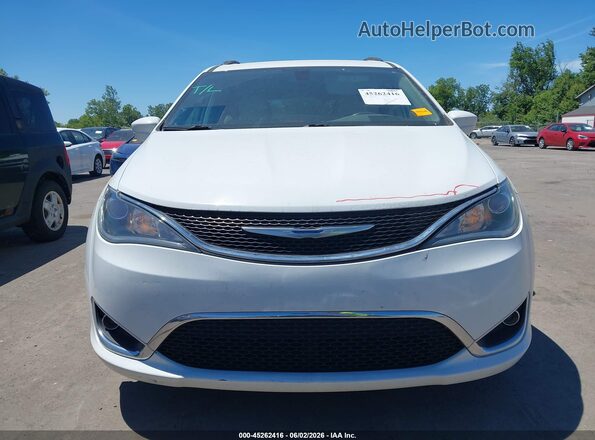 2C4RC1BG2JR142517 2018 CHRYSLER PACIFICA Белый Вид щитка приборов