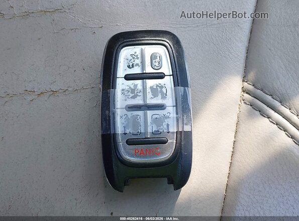 2C4RC1BG2JR142517 2018 CHRYSLER PACIFICA Белый Вид панели приборов