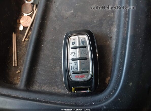 2C4RC1BG2JR194598 2018 CHRYSLER PACIFICA Красный Вид панели приборов