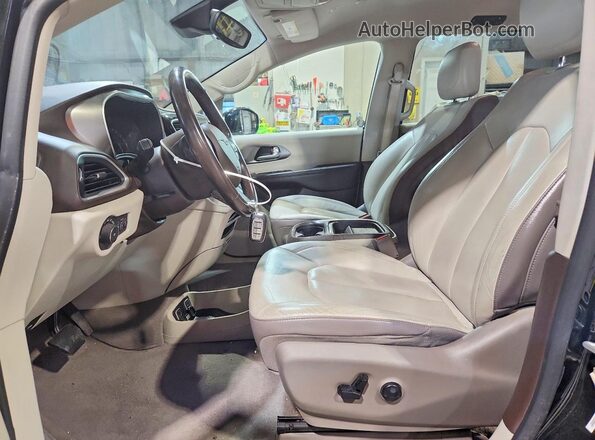 2C4RC1BG2JR291400 2018 CHRYSLER PACIFICA Black Widok wnętrza z przodu