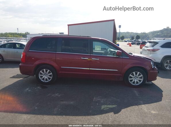 2C4RC1BG3GR239590 2016 CHRYSLER TOWN & COUNTRY Красный Вид задней части салона