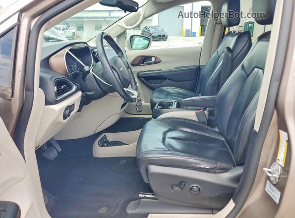 2C4RC1BG3HR535453 2017 CHRYSLER PACIFICA Gold Вид салону спереду