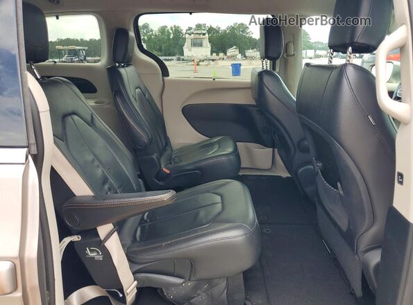 2C4RC1BG3HR535453 2017 CHRYSLER PACIFICA Gold Вид задньої частини салону