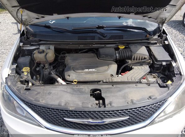 2C4RC1BG3HR543455 2017 CHRYSLER PACIFICA White Widok z tyłu