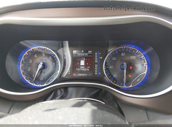 2C4RC1BG3HR543455 2017 CHRYSLER PACIFICA White Widok tylnych siedzeń