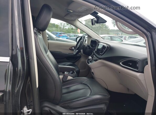 2C4RC1BG3HR598732 2017 CHRYSLER PACIFICA Black Front interior view