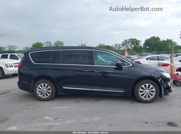 2C4RC1BG3HR598732 2017 CHRYSLER PACIFICA Black Rear interior view