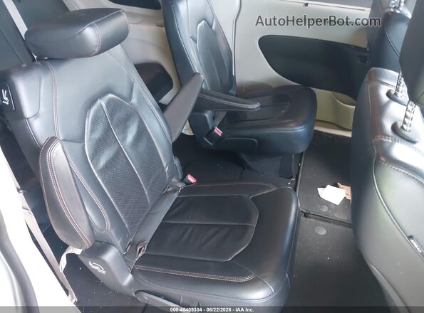 2C4RC1BG3JR126388 2018 CHRYSLER PACIFICA Белый Вид наклейки с VIN-кодом