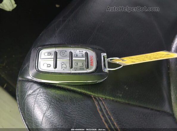 2C4RC1BG3JR126388 2018 CHRYSLER PACIFICA Белый Вид панели приборов