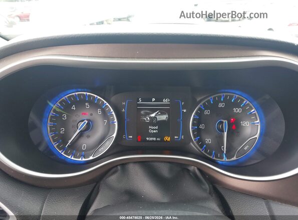 2C4RC1BG3JR211439 2018 CHRYSLER PACIFICA Silver უკანა სავარძლების ხედი