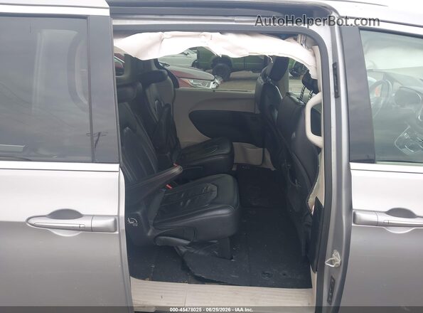 2C4RC1BG3JR211439 2018 CHRYSLER PACIFICA Silver VIN კოდის სტიკერის ხედი