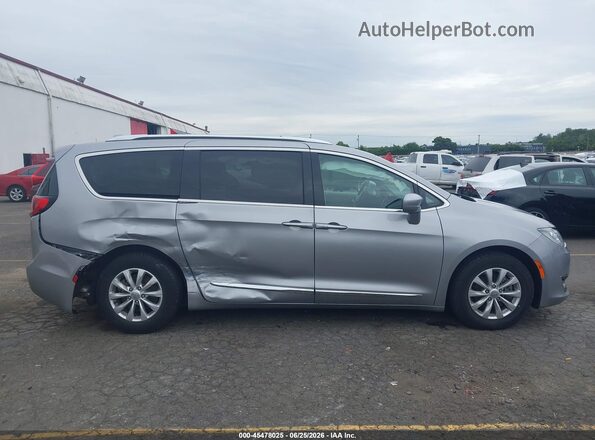 2C4RC1BG3JR211439 2018 CHRYSLER PACIFICA Silver უკანა სალონის ხედი
