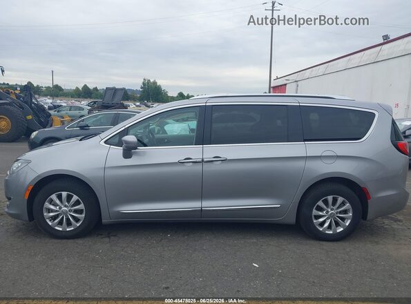 2C4RC1BG3JR211439 2018 CHRYSLER PACIFICA Silver სალონის 360-გრადუსიანი ხედი