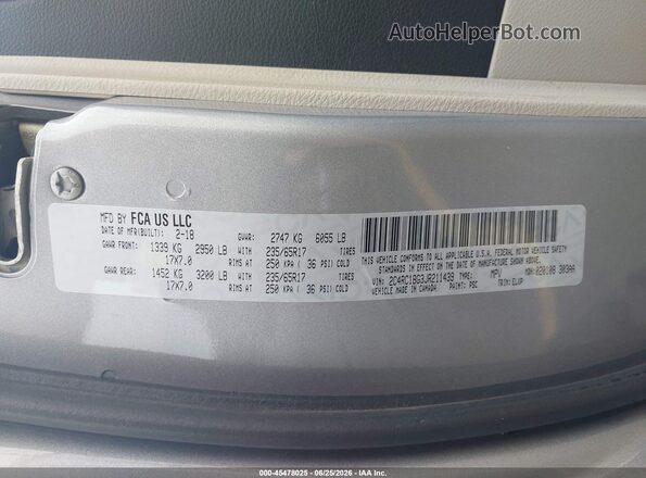 2C4RC1BG3JR211439 2018 CHRYSLER PACIFICA Silver ძრავის განყოფილების ხედი