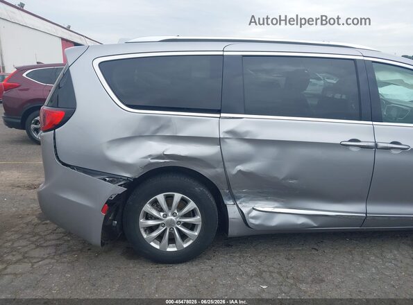 2C4RC1BG3JR211439 2018 CHRYSLER PACIFICA Silver წინა ხედი