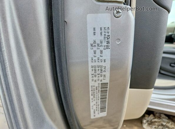 2C4RC1BG3JR354035 2018 CHRYSLER PACIFICA Silver Widok naklejki z numerem VIN
