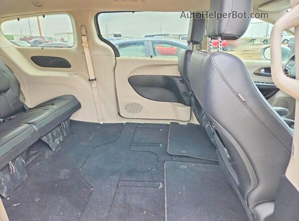 2C4RC1BG3JR354035 2018 CHRYSLER PACIFICA Silver Widok wnętrza z tyłu