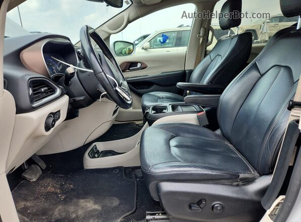 2C4RC1BG3JR354035 2018 CHRYSLER PACIFICA Silver Widok wnętrza z przodu