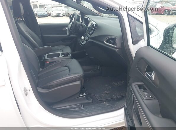2C4RC1BG3TR263317 2026 CHRYSLER PACIFICA White Front interior view