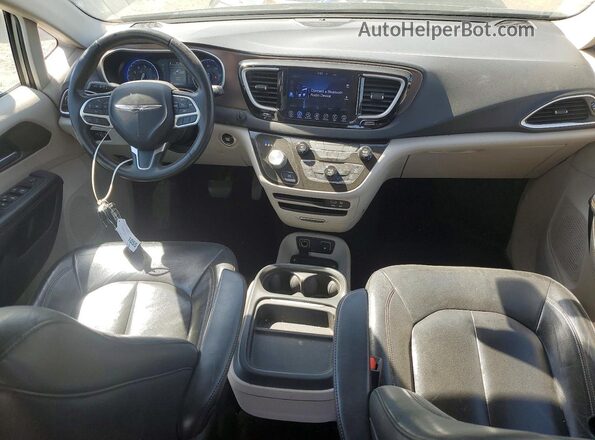 2C4RC1BG4HR540614 2017 CHRYSLER PACIFICA Silver Vista del salpicadero