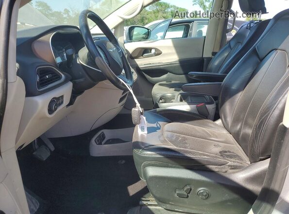 2C4RC1BG4HR540614 2017 CHRYSLER PACIFICA Silver Vista interior delantera