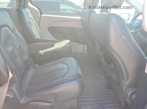 2C4RC1BG4HR540614 2017 CHRYSLER PACIFICA Silver Vista interior trasera