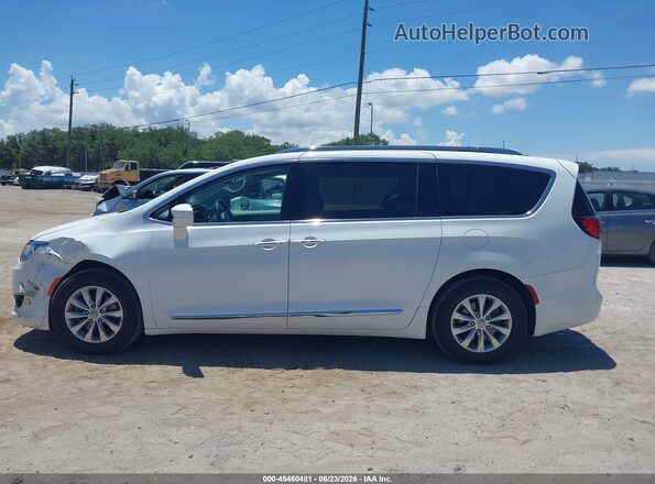 2C4RC1BG4JR110653 2018 CHRYSLER PACIFICA Белый Панорамный вид салона 360°