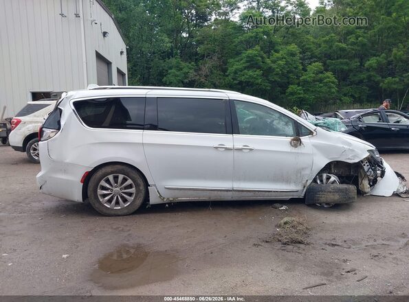 2C4RC1BG4JR127503 2018 CHRYSLER PACIFICA Белый Вид задней части салона