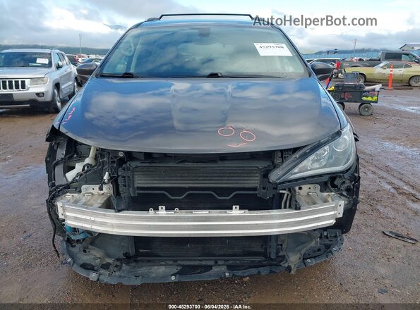 2C4RC1BG4JR306673 2018 CHRYSLER PACIFICA Gray Rear interior view
