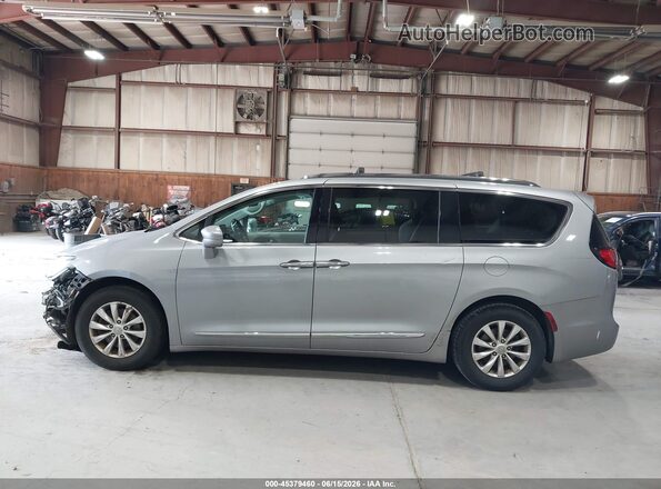 2C4RC1BG4JR306785 2018 CHRYSLER PACIFICA Silver 