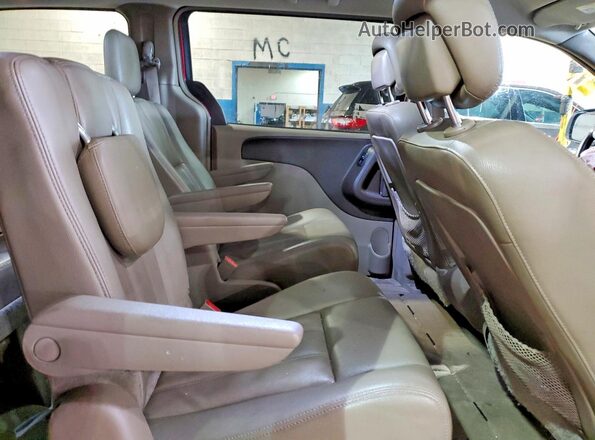 2C4RC1BG5GR245908 2016 CHRYSLER TOWN Red Widok wnętrza z tyłu