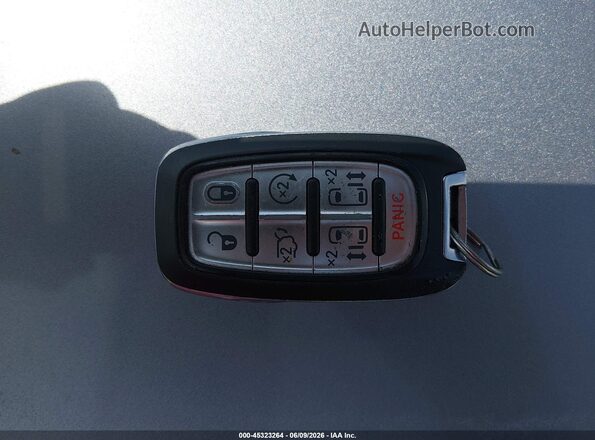 2C4RC1BG5JR115697 2018 CHRYSLER PACIFICA Silver Вид панелі приладів