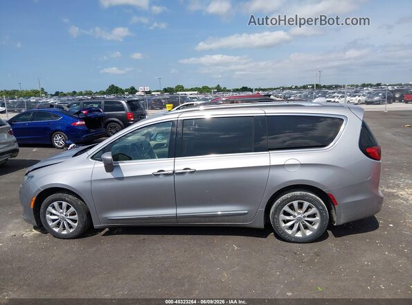2C4RC1BG5JR115697 2018 CHRYSLER PACIFICA Silver Панорамний вид салону 360°