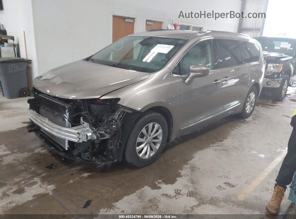 2C4RC1BG5JR175172 2018 CHRYSLER PACIFICA Silver Vista tres cuartos delantera izquierda