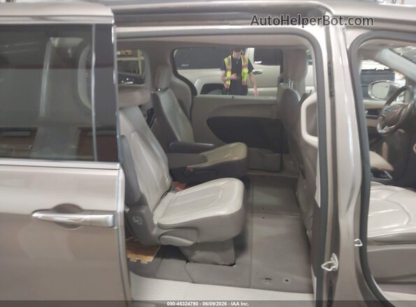 2C4RC1BG5JR175172 2018 CHRYSLER PACIFICA Silver Vista de la etiqueta del VIN