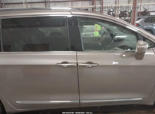 2C4RC1BG5JR175172 2018 CHRYSLER PACIFICA Silver Vista interior trasera