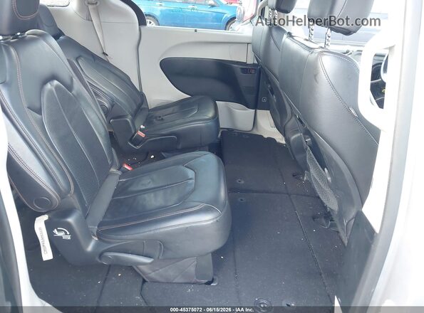 2C4RC1BG5JR233457 2018 CHRYSLER PACIFICA Gray Widok naklejki z numerem VIN