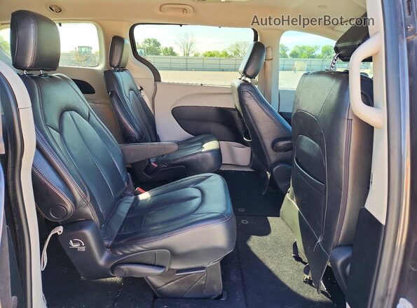 2C4RC1BG6HR779968 2017 CHRYSLER PACIFICA Gray Vista interior trasera